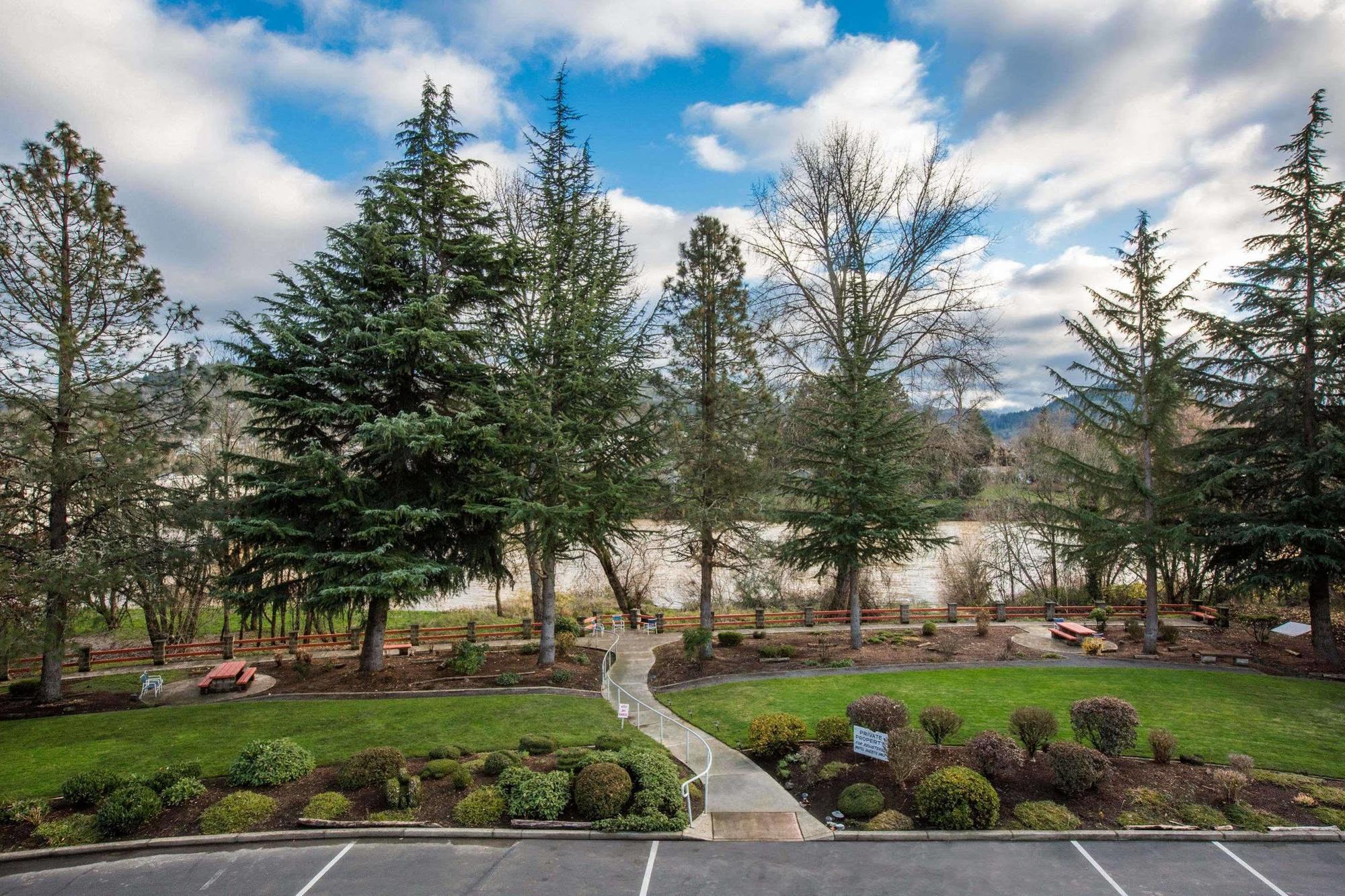 Riverfront Inn Roseburg Exterior foto