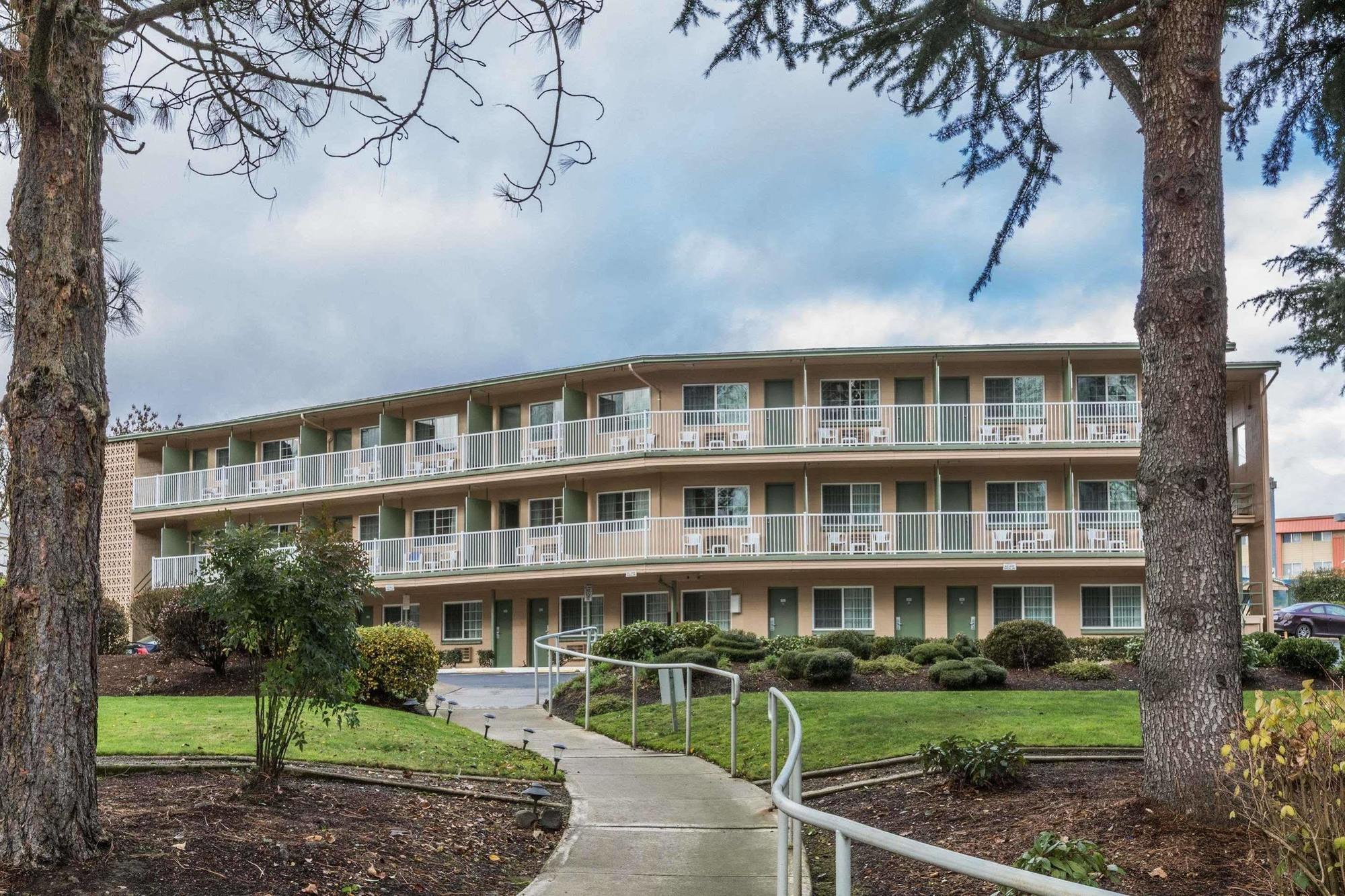 Riverfront Inn Roseburg Exterior foto